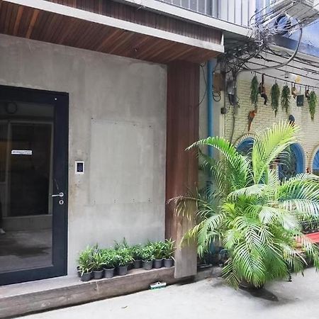 Z Go Inn Bts St Louis Silom V โกอินน์ บีทีเอส เซนต์หลุยส์ สีลม 3 Bangkok Eksteriør bilde